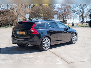 Used Volvo V60 2015 for sale - 78255221: Photo