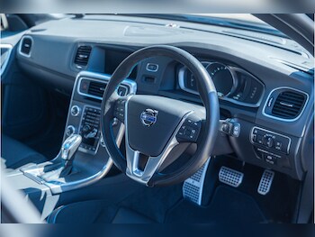 Used Volvo V60 2015 for sale - 78255221: Photo