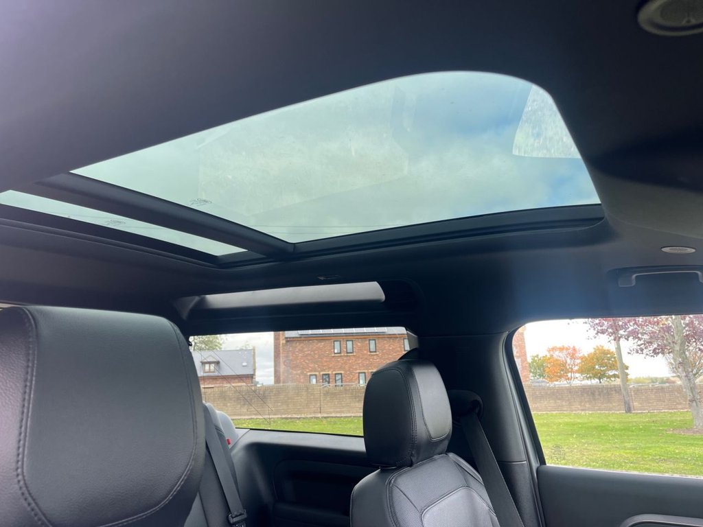 Used Land Rover Defender 2022 for sale - 76345527: Photo 9