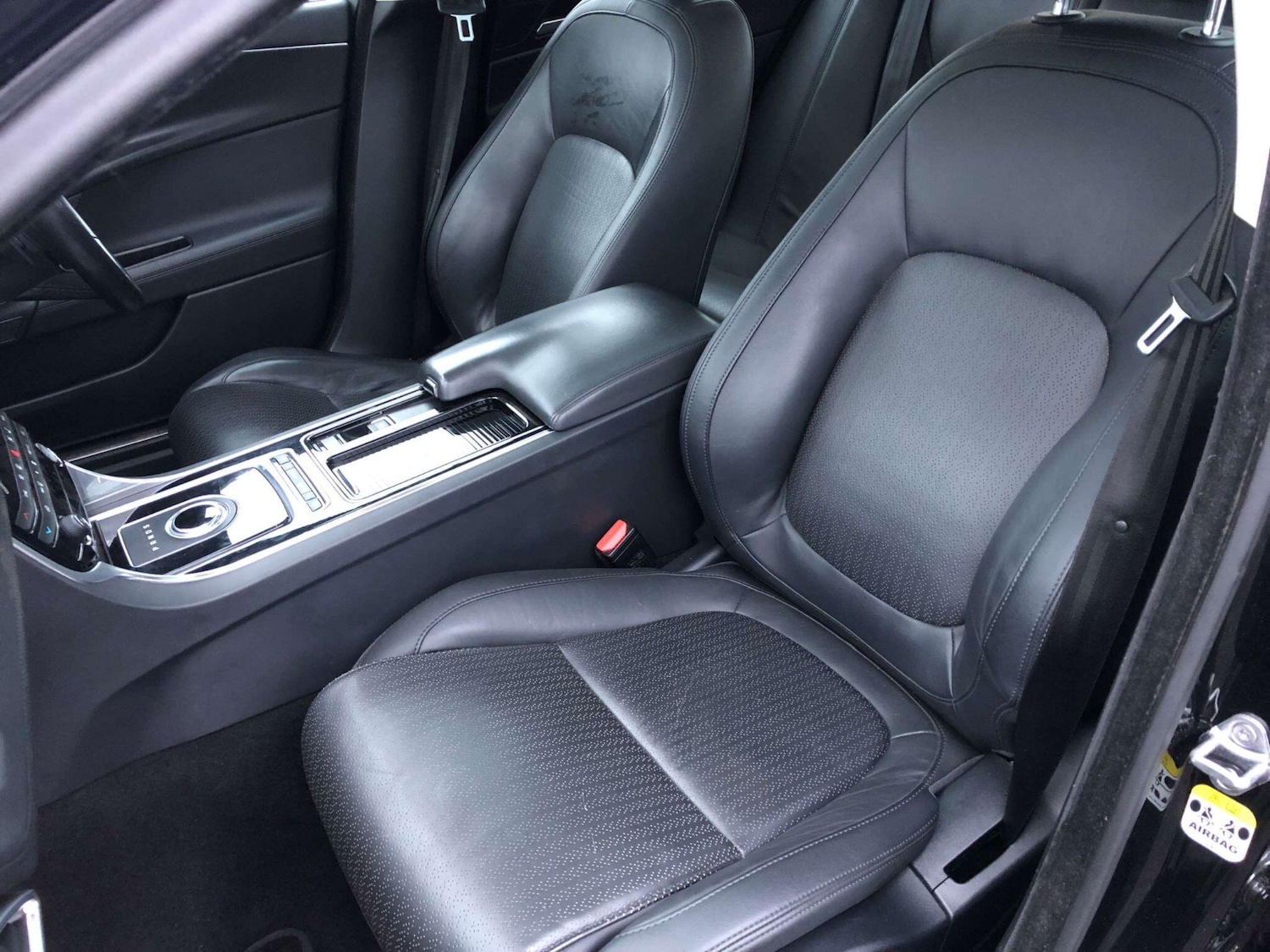 Used Jaguar XE 2018 for sale - 77692007: Photo 32