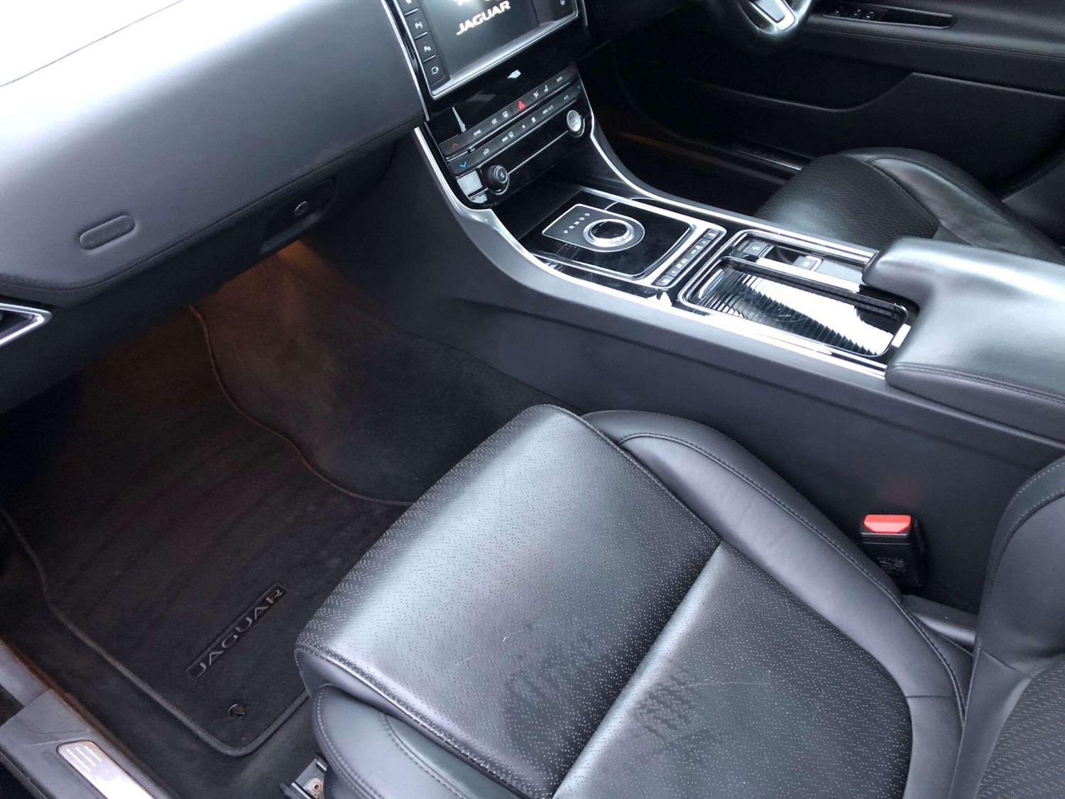 Used Jaguar XE 2018 for sale - 77692007: Photo 33