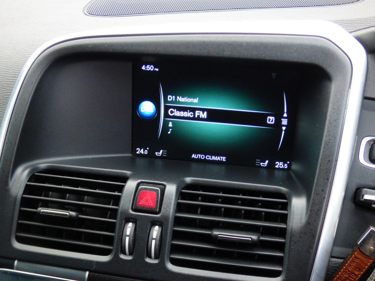 Used Volvo XC60 2015 for sale - 77878687: Photo 19