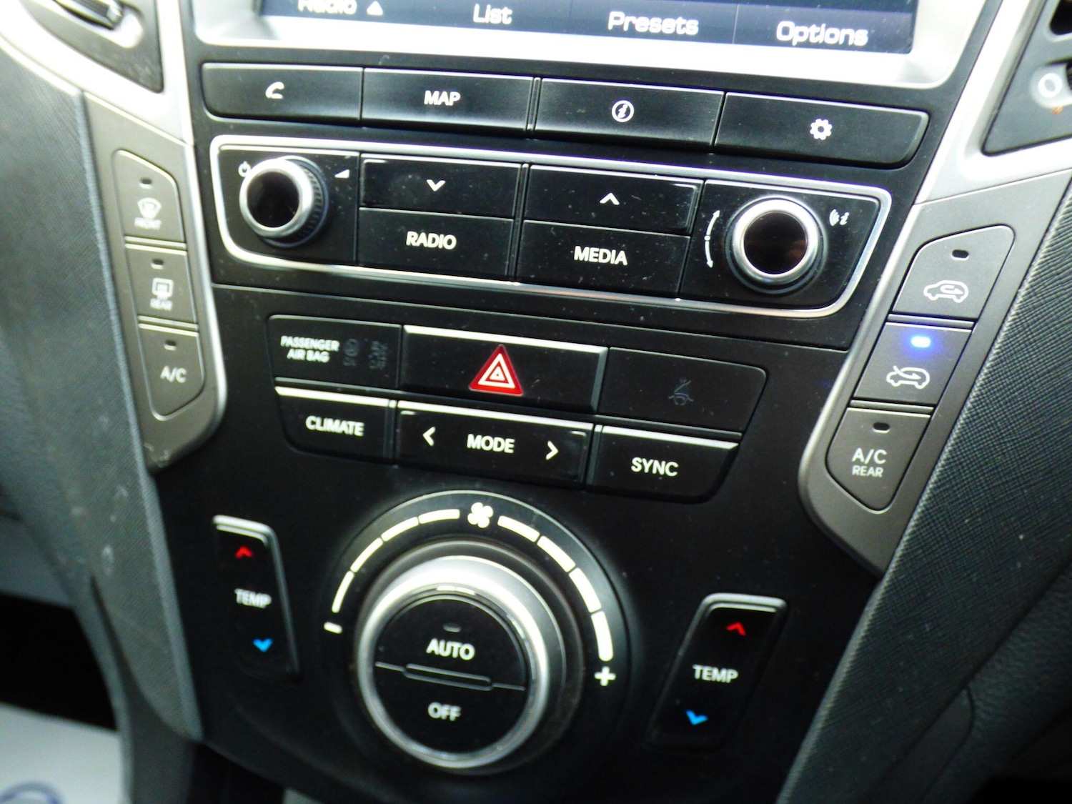 Used Hyundai Santa Fe 2018 for sale - 77904315: Photo 43