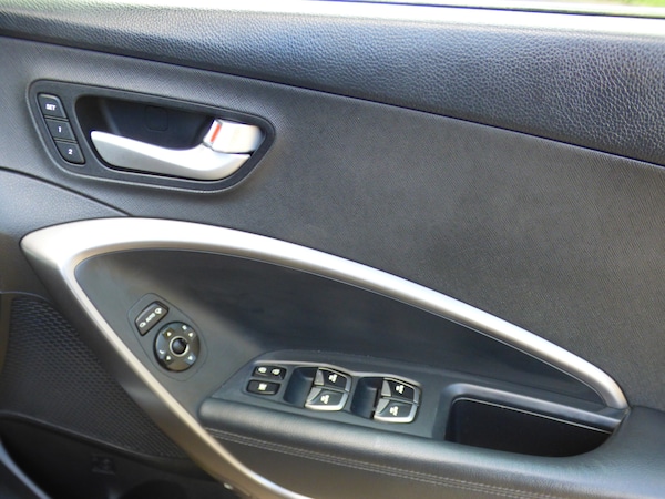 Used Hyundai Santa Fe 2015 for sale - 76082412: Photo 29