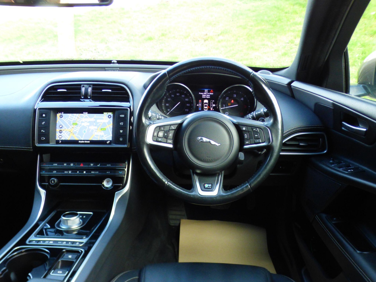 Used Jaguar XE 2015 for sale - 78029064: Photo 28