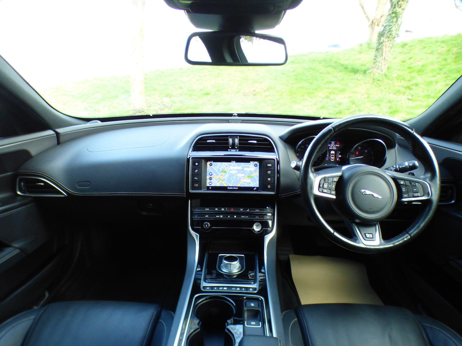 Used Jaguar XE 2015 for sale - 78029064: Photo 30