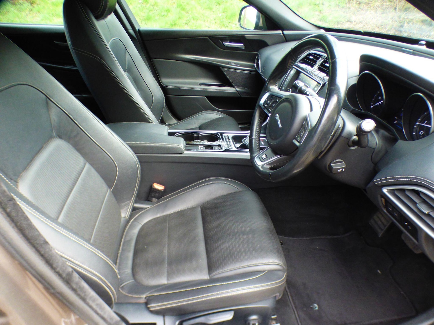 Used Jaguar XE 2015 for sale - 78029064: Photo 31