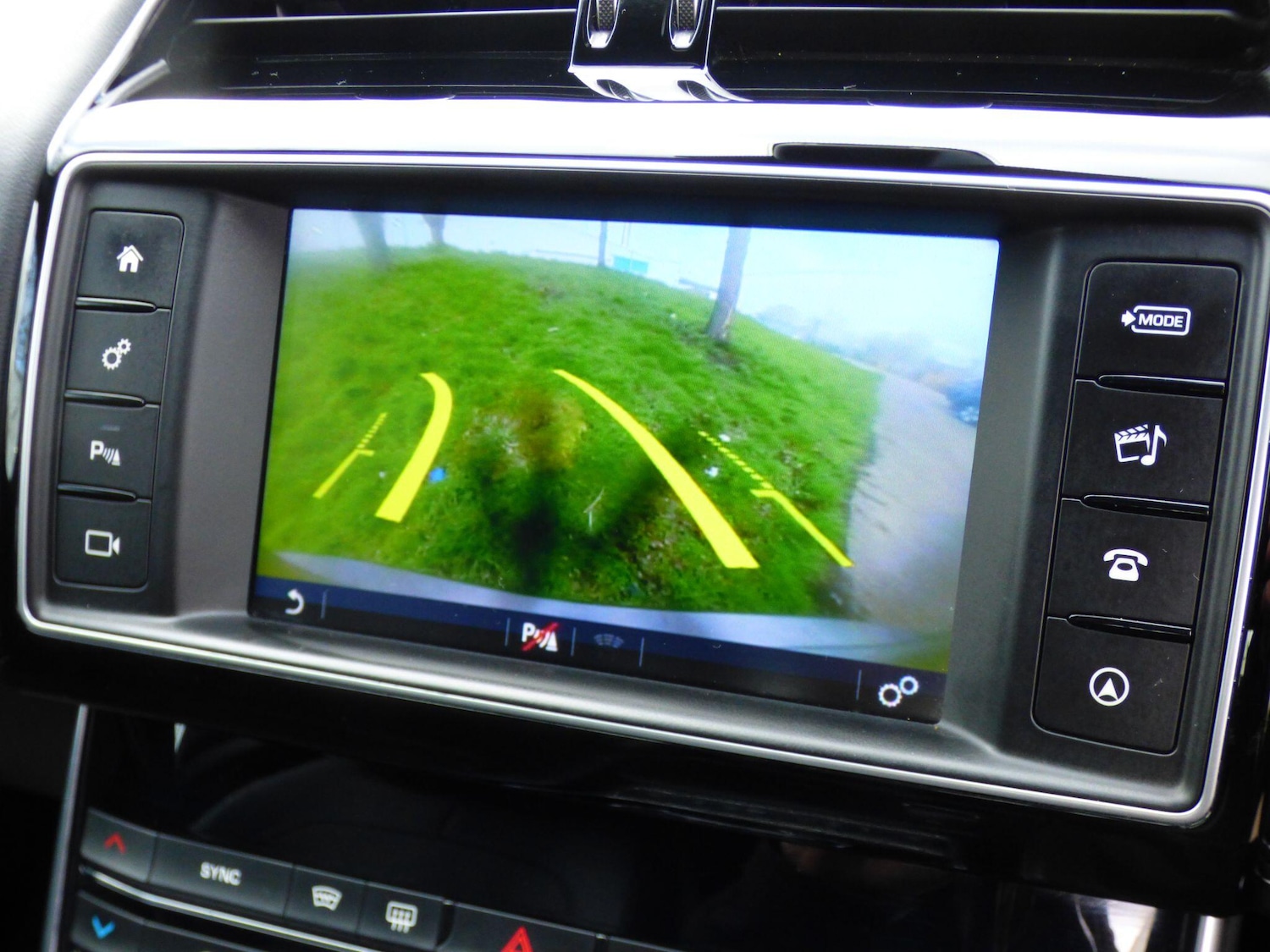 Used Jaguar XE 2015 for sale - 78029064: Photo 7