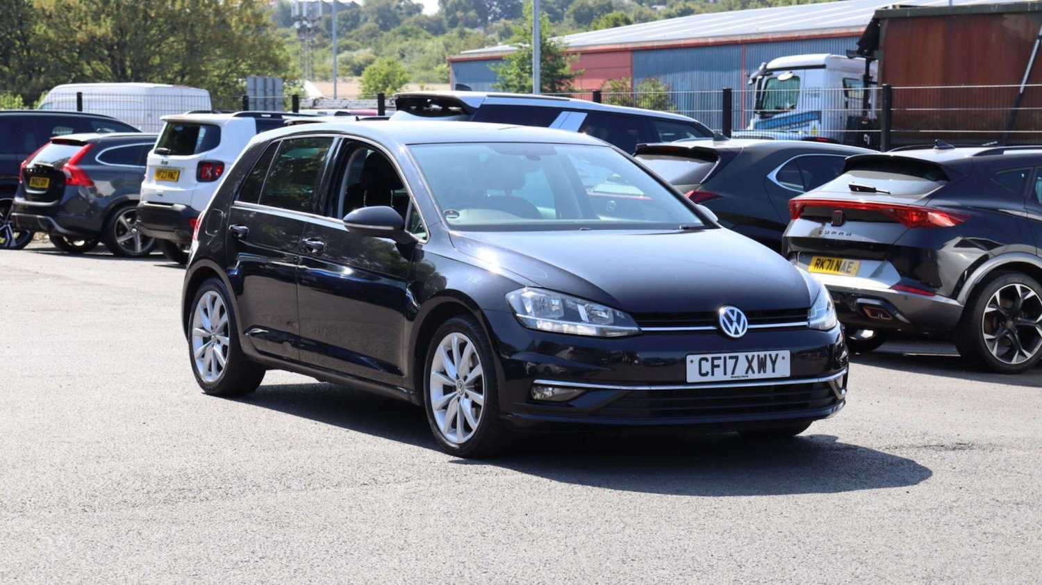 Used Volkswagen Golf 2017 for sale - 76739380: Photo 1