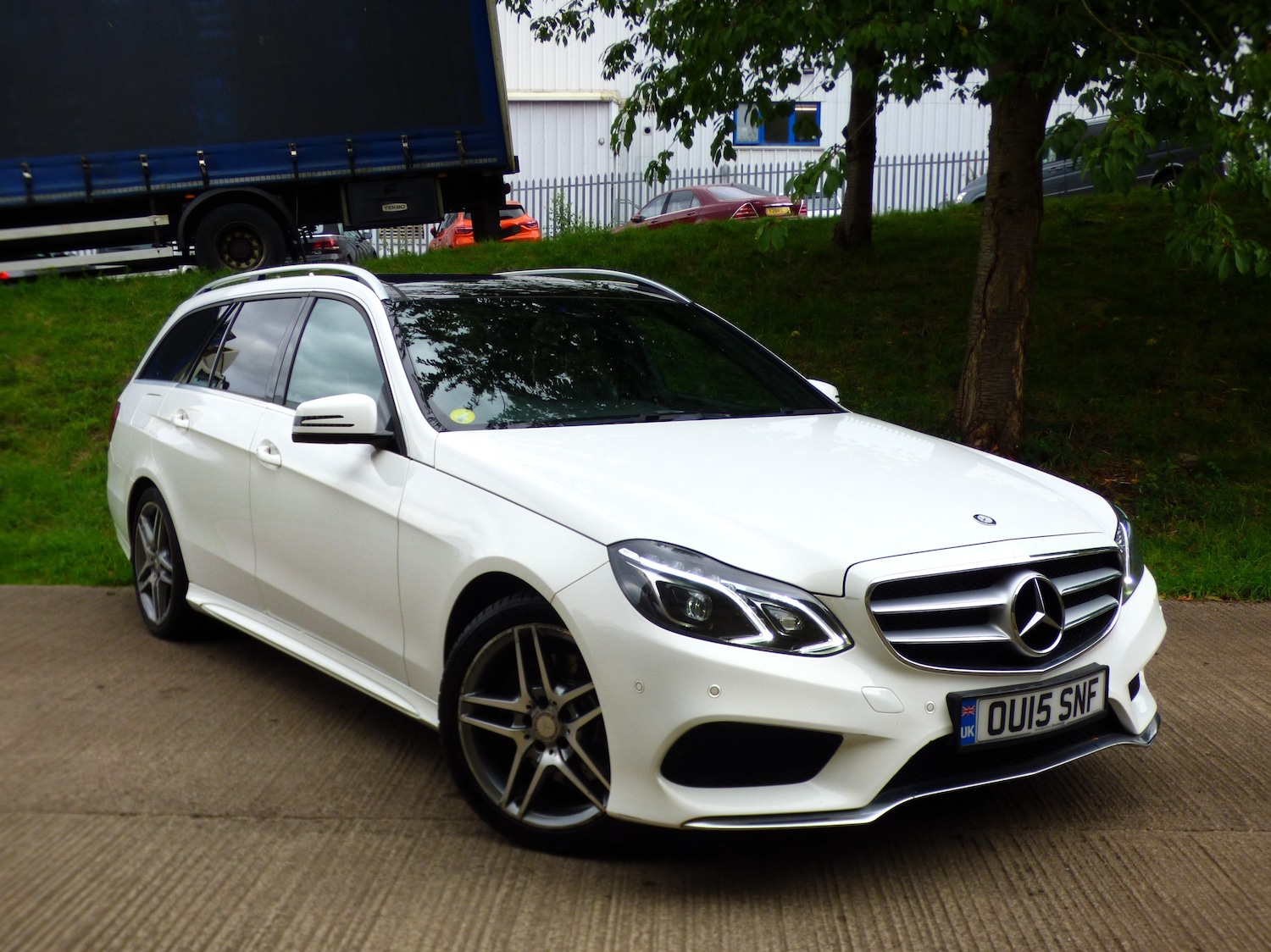 Used Mercedes-Benz E Class 2015 for sale - 76010690: Photo 1