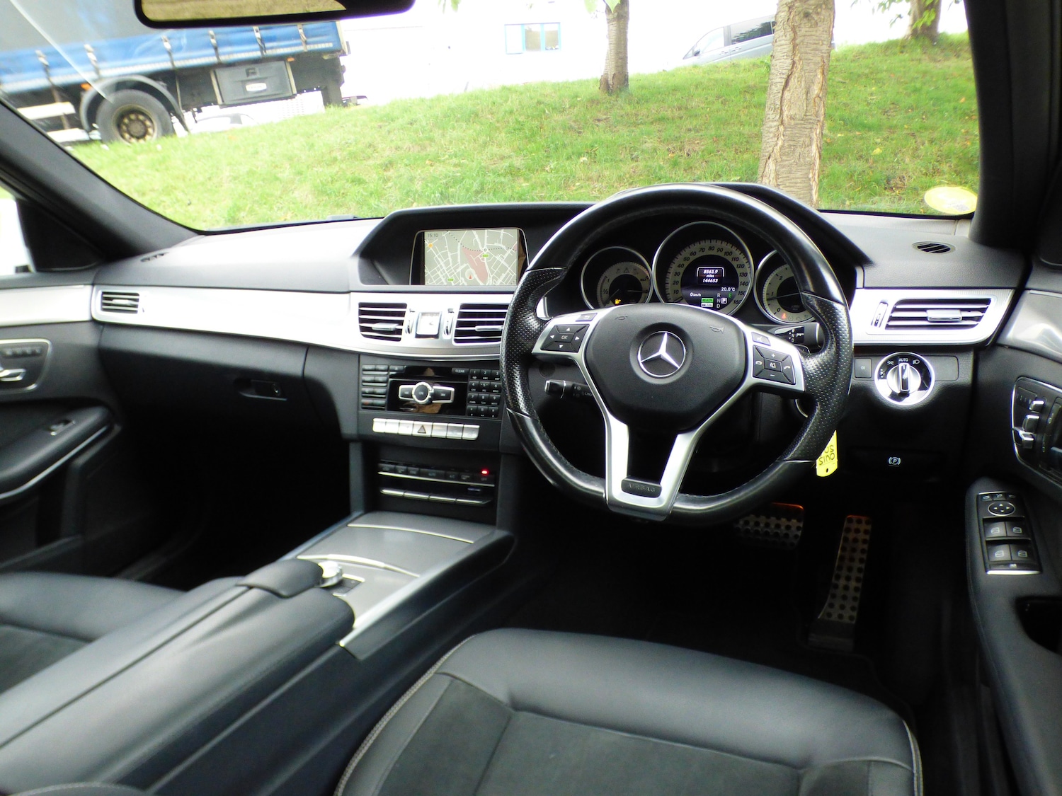 Used Mercedes-Benz E Class 2015 for sale - 76010690: Photo 26