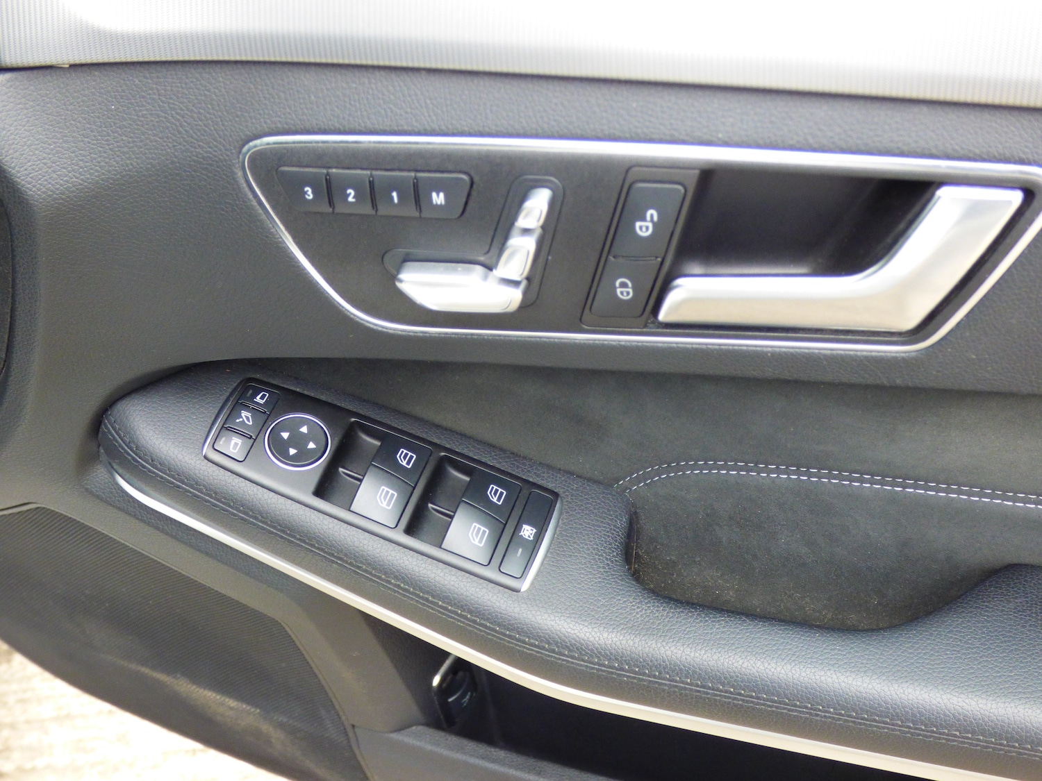 Used Mercedes-Benz E Class 2015 for sale - 76010690: Photo 31