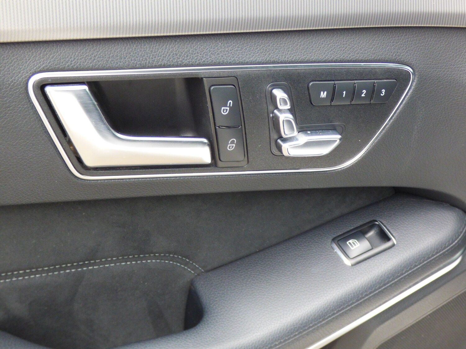 Used Mercedes-Benz E Class 2015 for sale - 76010690: Photo 35