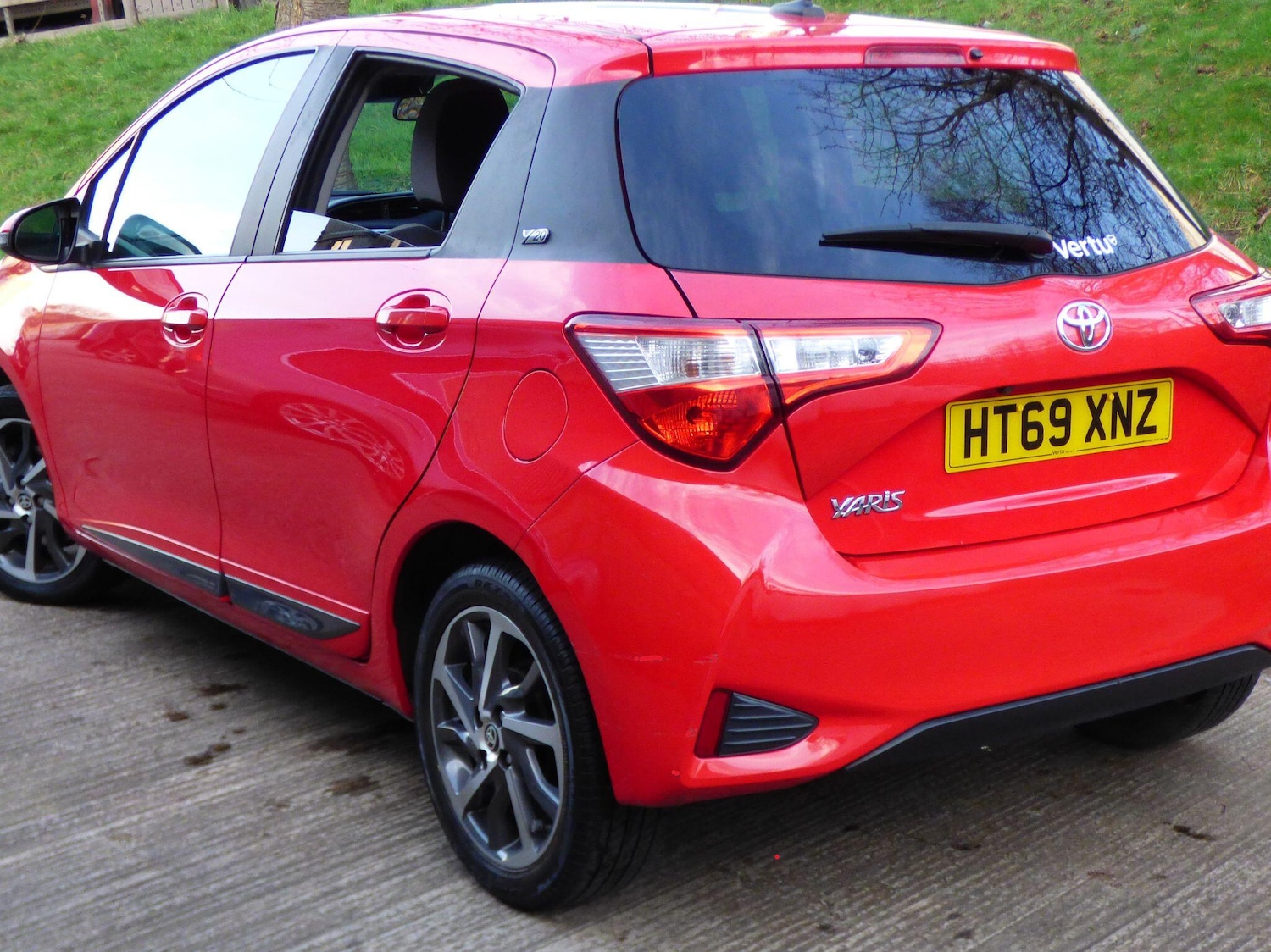 Used Toyota Yaris 2020 for sale - 77654095: Photo 33