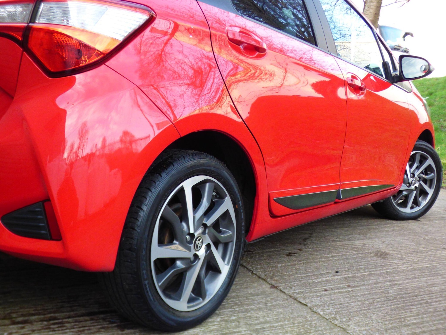 Used Toyota Yaris 2020 for sale - 77654095: Photo 39