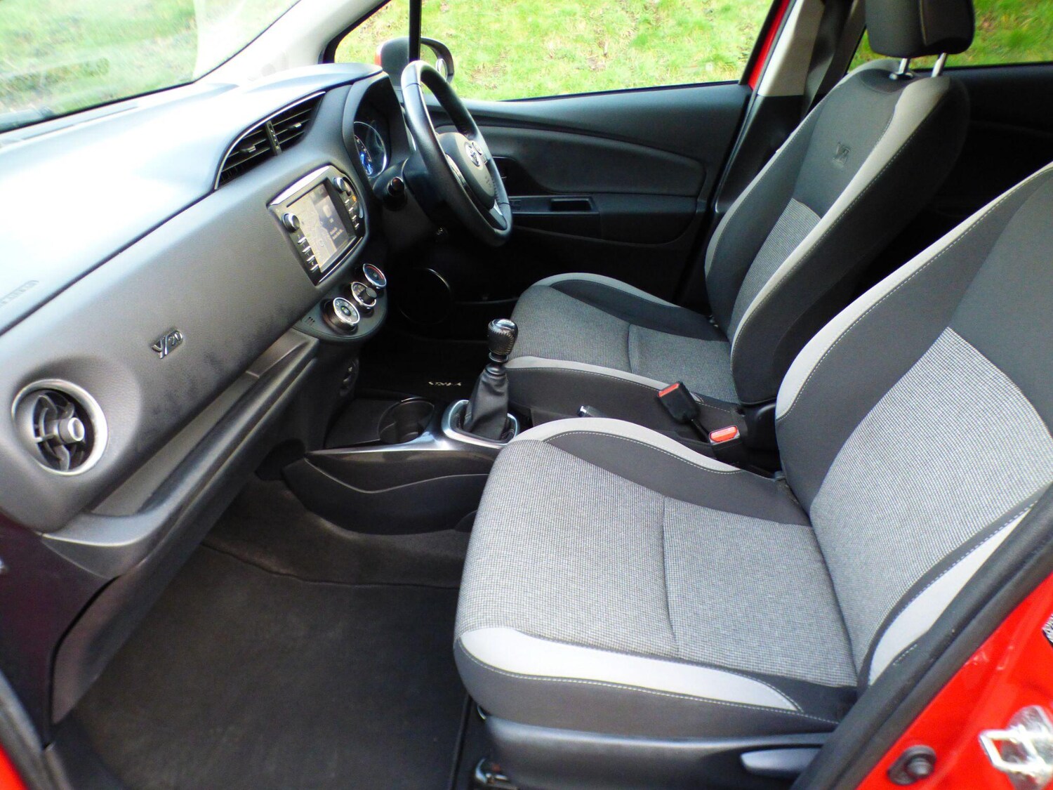 Used Toyota Yaris 2020 for sale - 77654095: Photo 44