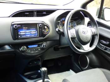 Used Toyota Yaris 2015 for sale - 74210439: Photo