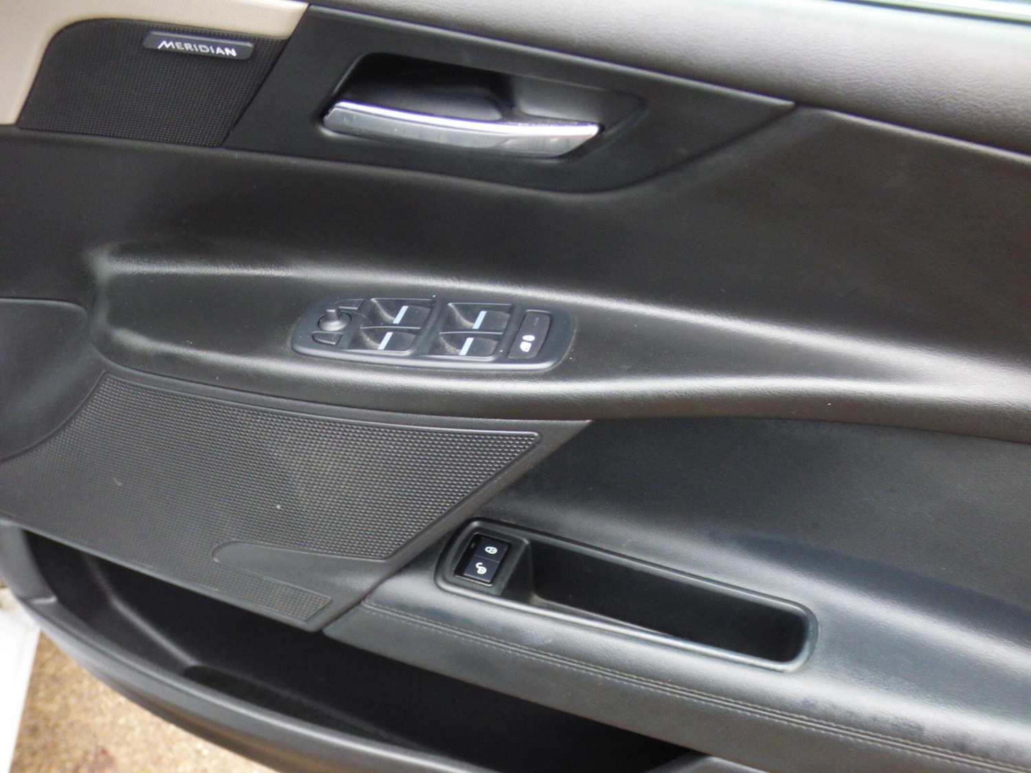 Used Jaguar XE 2016 for sale - 76896413: Photo 24