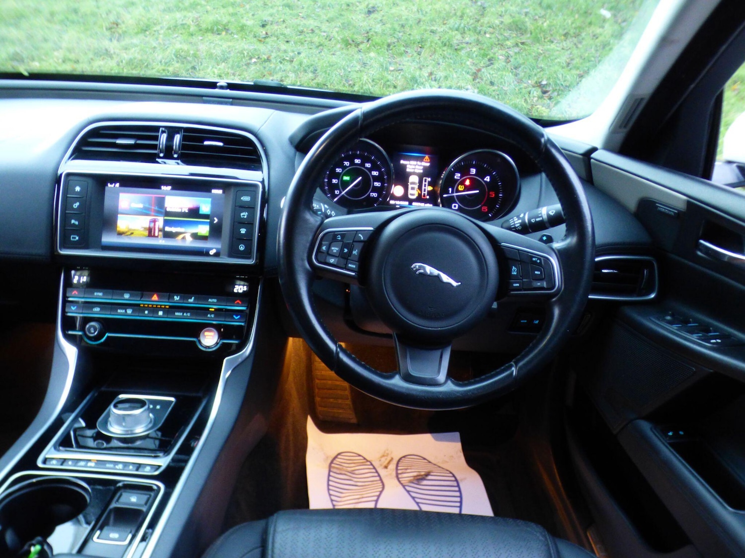 Used Jaguar XE 2016 for sale - 76896413: Photo 28