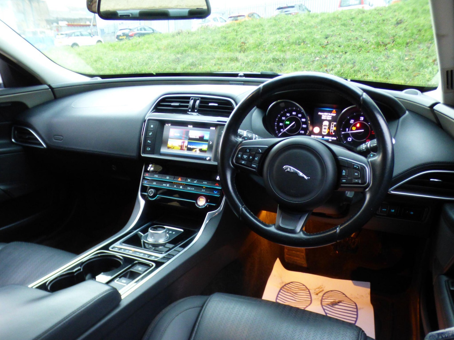 Used Jaguar XE 2016 for sale - 76896413: Photo 3