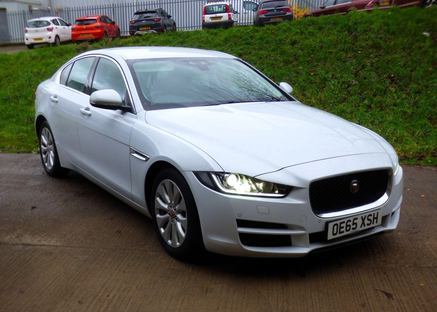 Used Jaguar XE 2016 for sale - 76896413: Photo 4