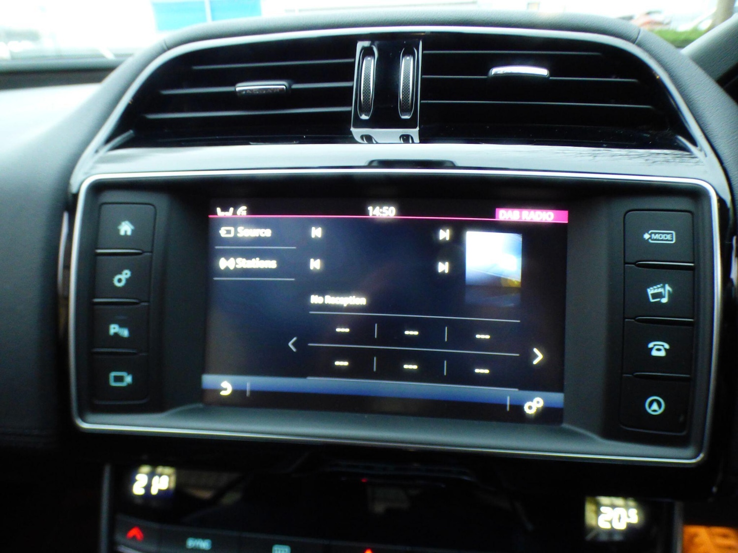 Used Jaguar XE 2016 for sale - 76896413: Photo 7