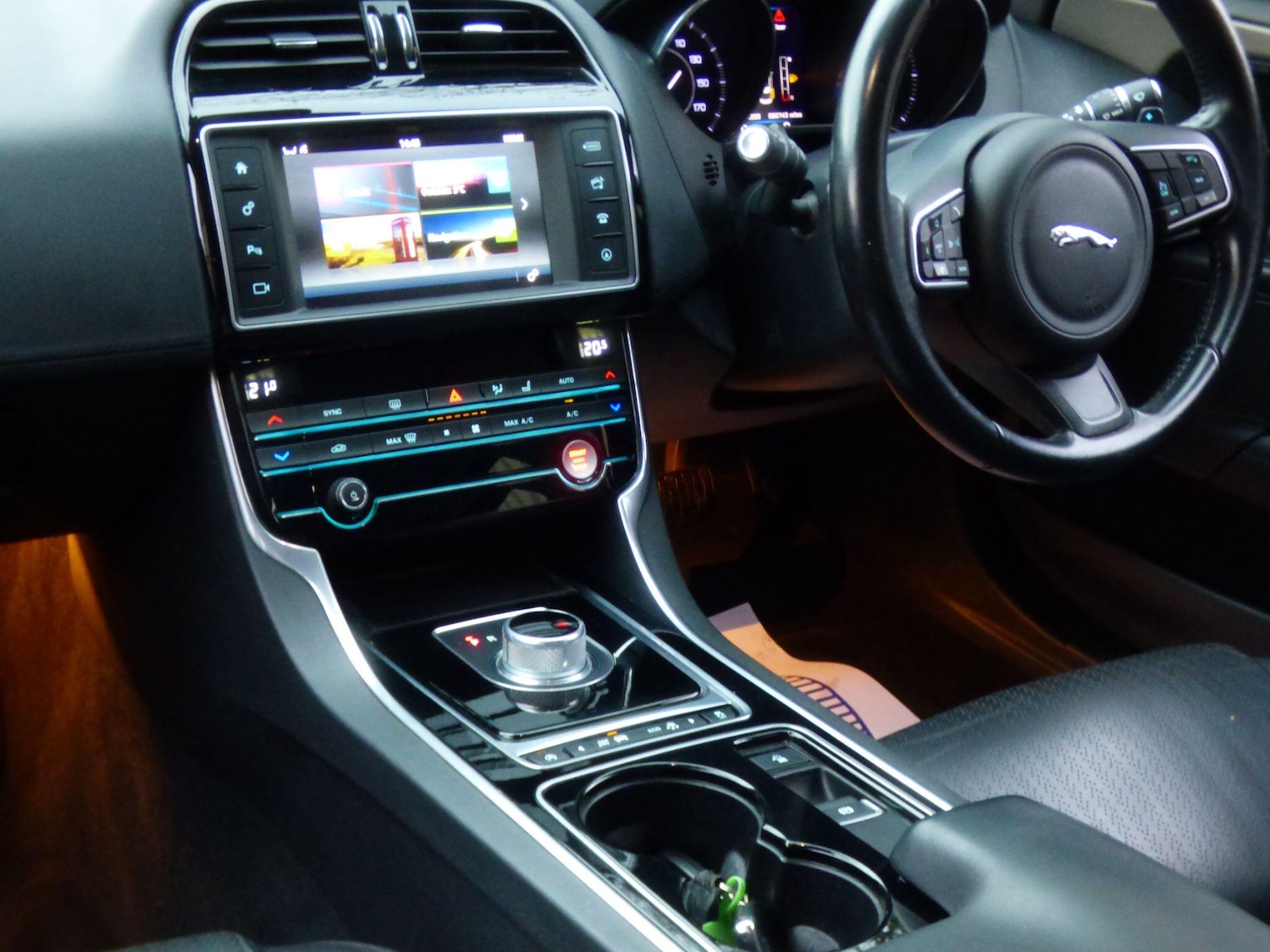 Used Jaguar XE 2016 for sale - 76896413: Photo 9