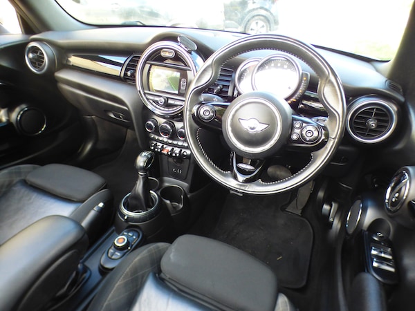 Used MINI Convertible 2016 for sale - 76030255: Photo 3