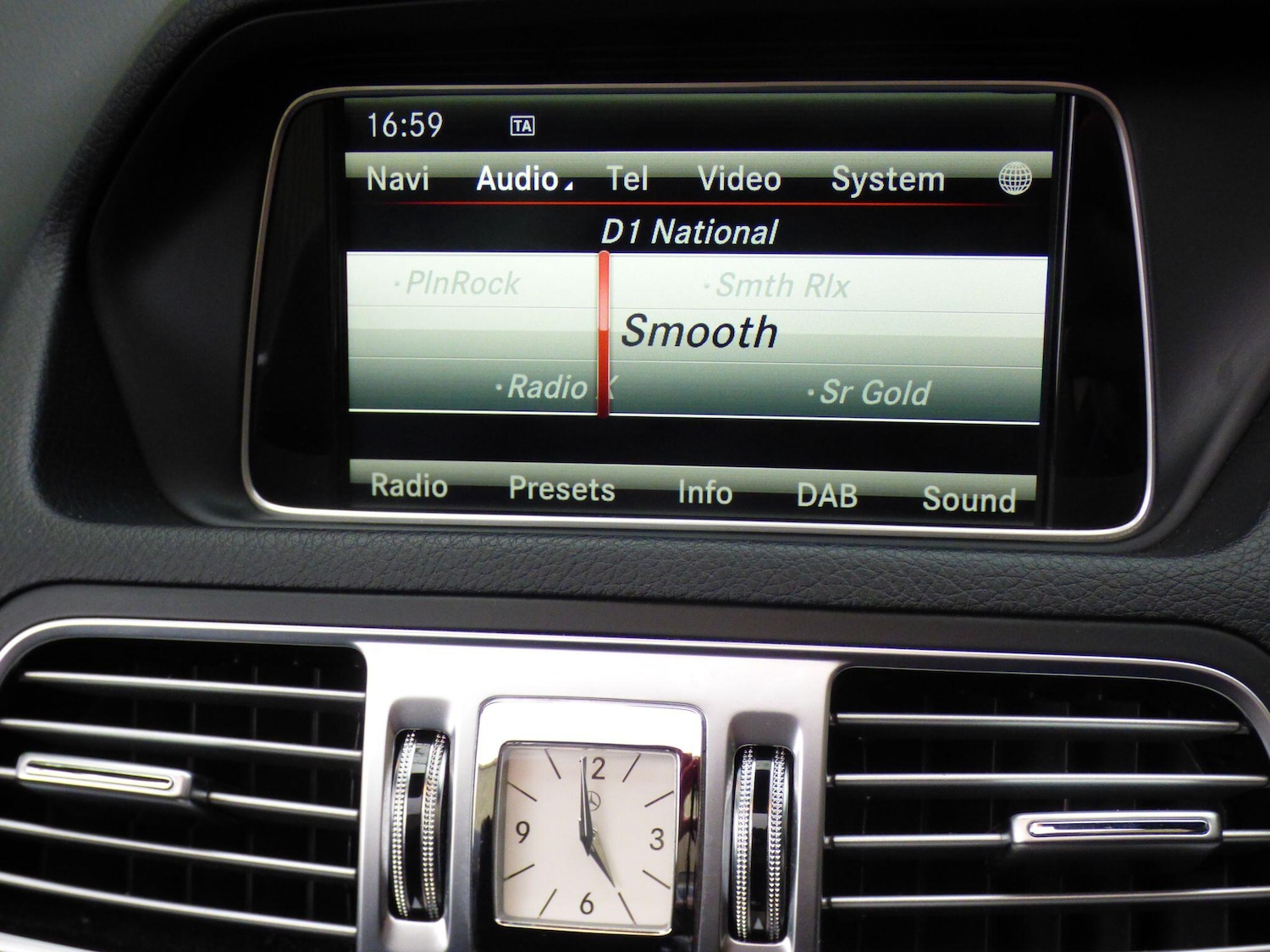 Used Mercedes-Benz E Class 2013 for sale - 76324496: Photo 6