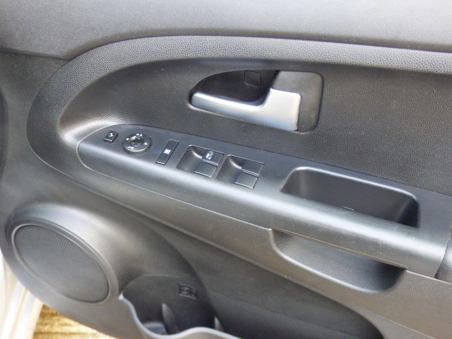 Used Kia Venga 2013 for sale - 77271949: Photo 25