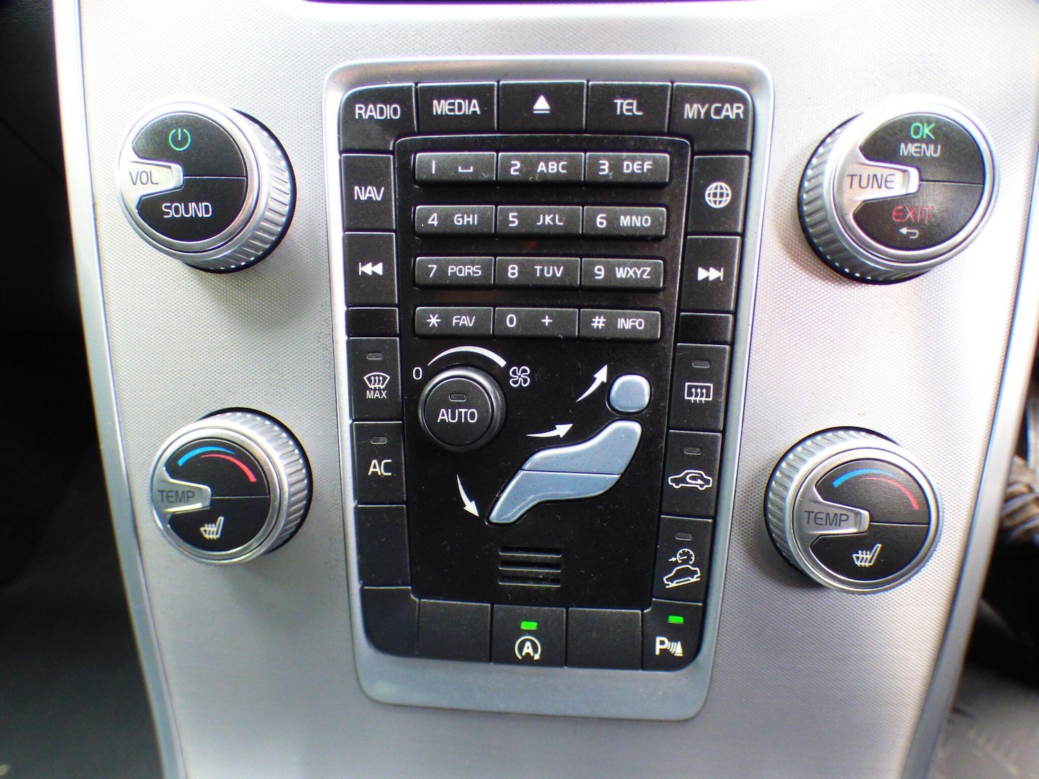 Used Volvo XC70 2015 for sale - 78084011: Photo 14