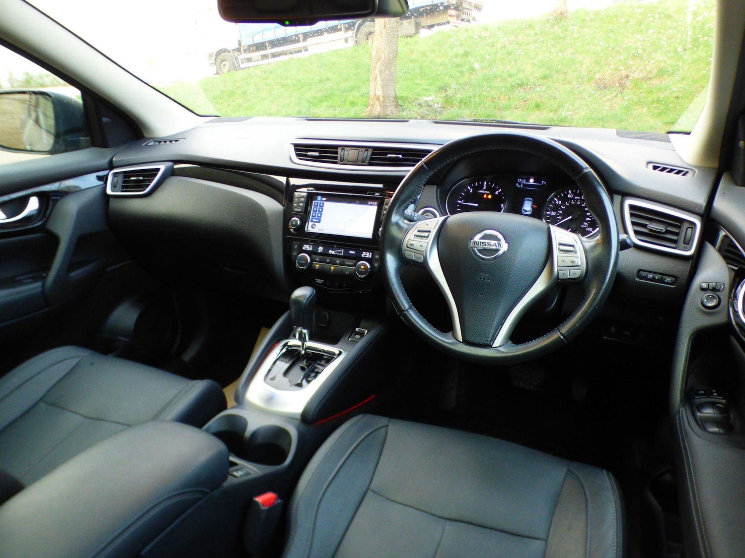 Used Nissan Qashqai 2017 for sale - 77919126: Photo 3