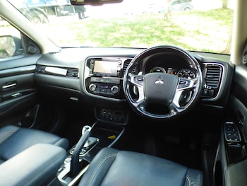 Used Mitsubishi Outlander 2016 for sale - 75987245: Photo