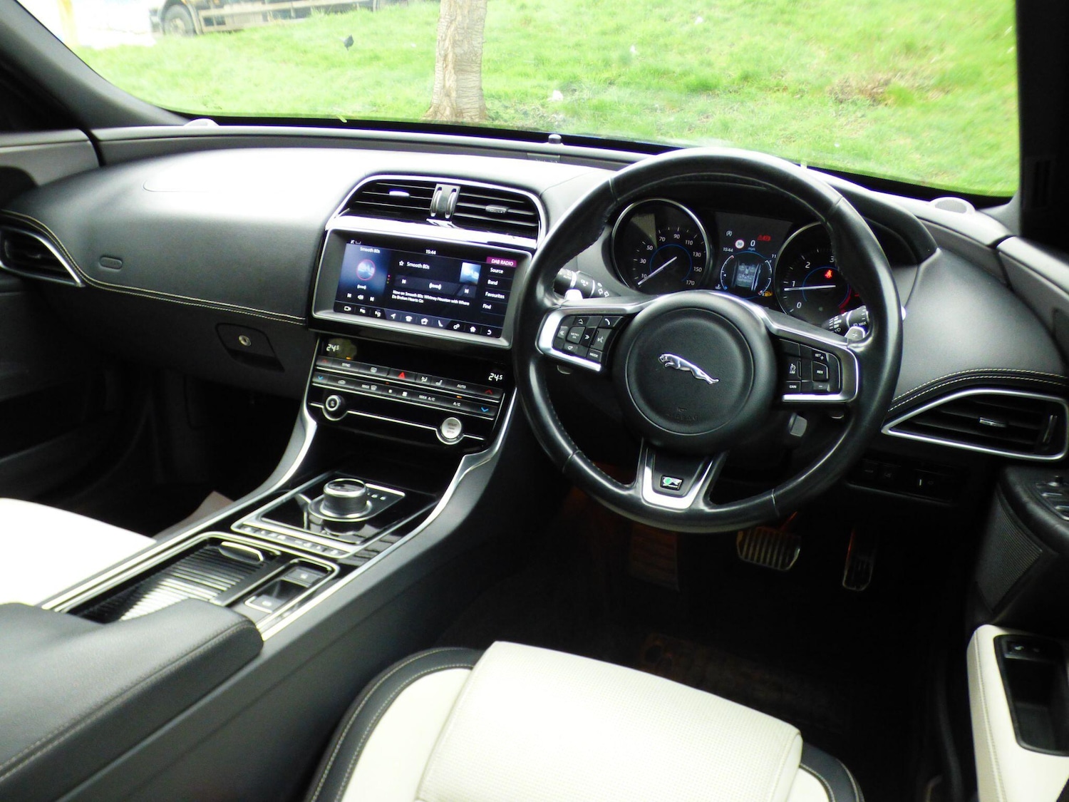 Used Jaguar XE 2019 for sale - 78011872: Photo 3