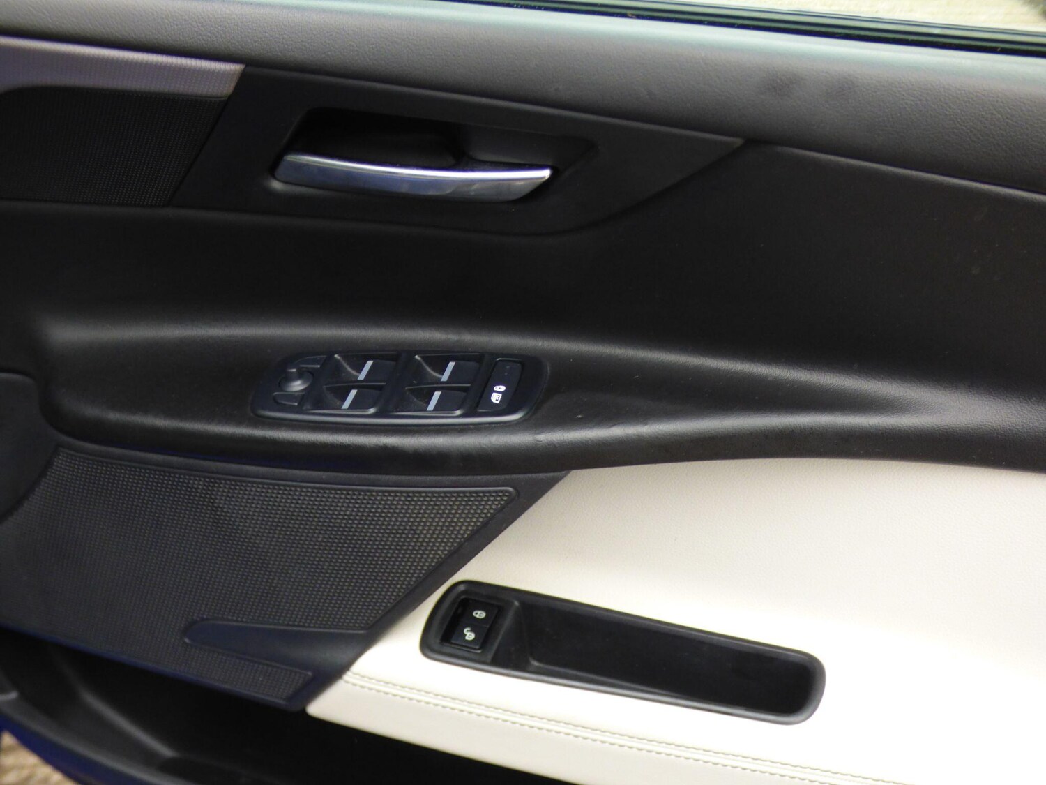 Used Jaguar XE 2019 for sale - 78011872: Photo 32