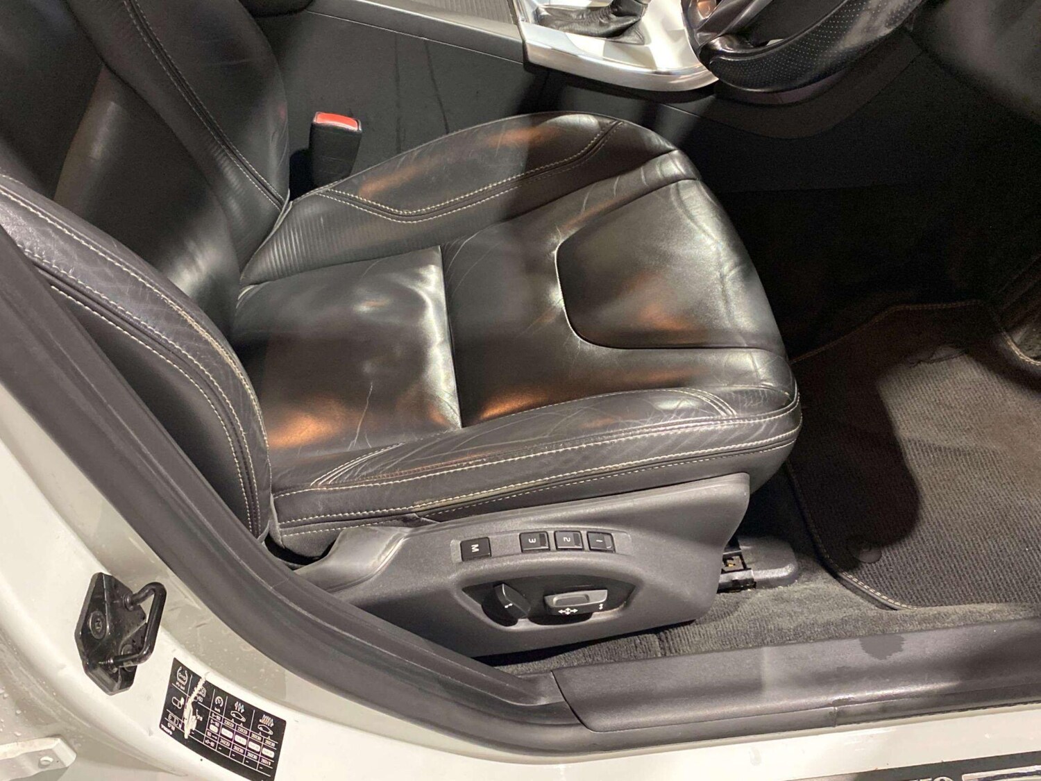 Used Volvo V60 2013 for sale - 77450936: Photo 17