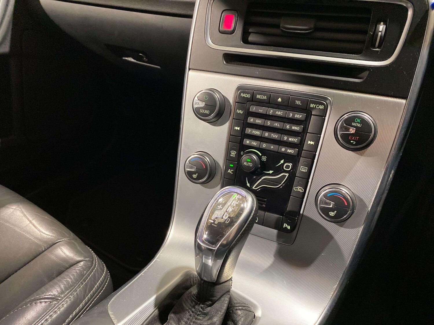 Used Volvo V60 2013 for sale - 77450936: Photo 22