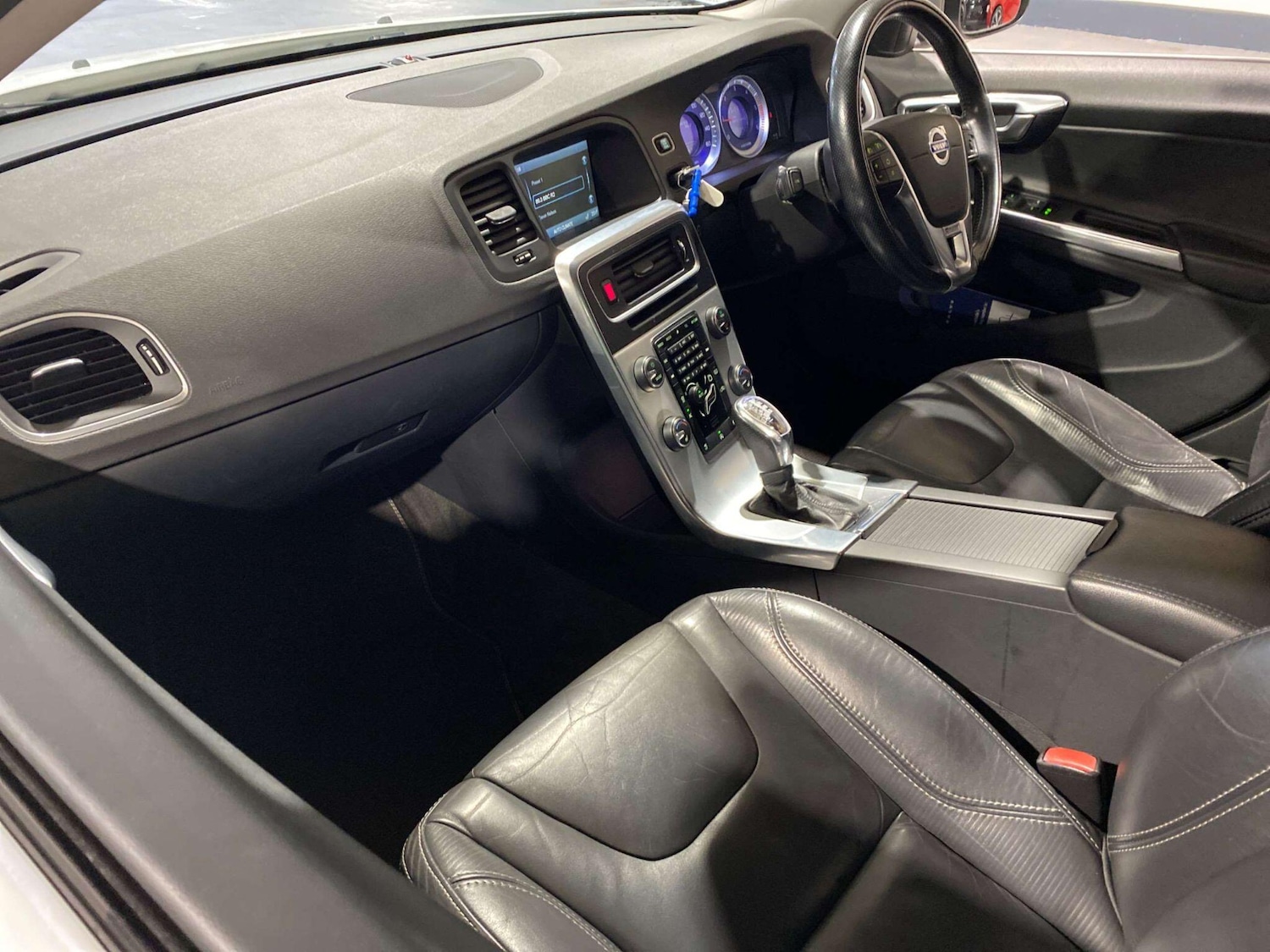 Used Volvo V60 2013 for sale - 77450936: Photo 5