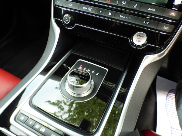 Used Jaguar XE 2015 for sale - 76224983: Photo 26