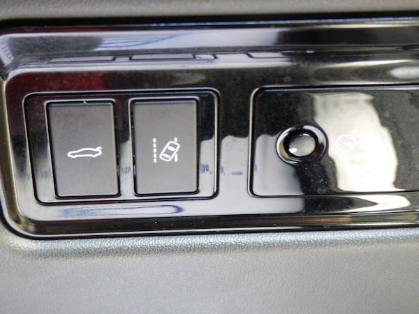 Used Jaguar XE 2015 for sale - 76224983: Photo 32