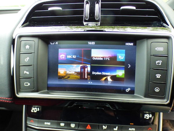 Used Jaguar XE 2015 for sale - 76224983: Photo 33