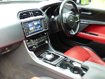 Used Jaguar XE 2015 for sale - 76224983: Photo 3