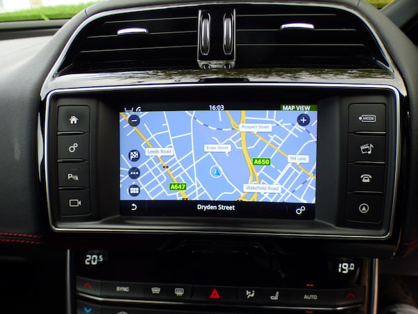 Used Jaguar XE 2015 for sale - 76224983: Photo 8