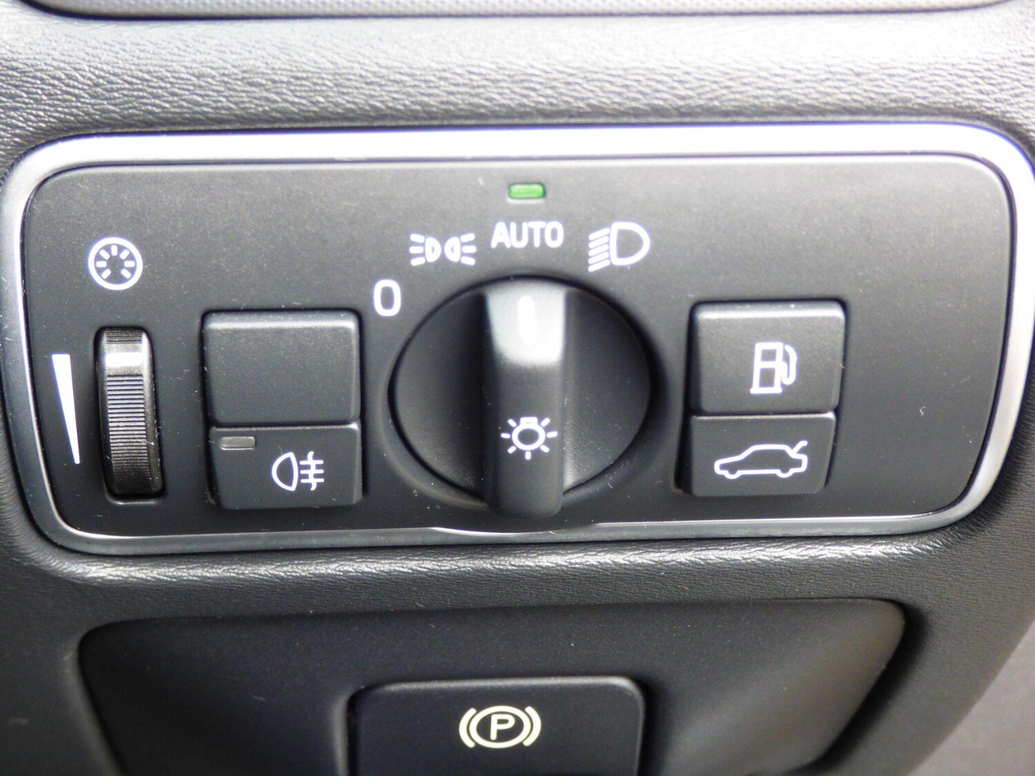 Used Volvo XC70 2015 for sale - 78015969: Photo 23