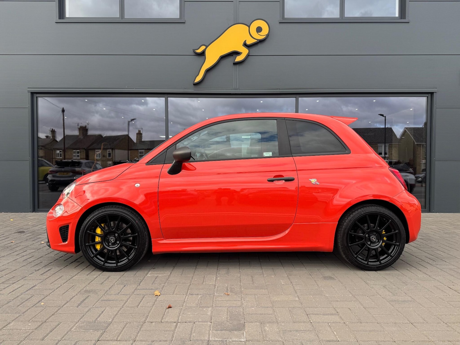Used Abarth 695 2024 for sale - 76398234: Photo 4
