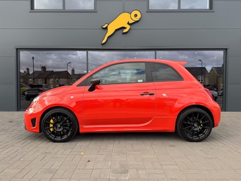 Used Abarth 695 2024 for sale - 76398234: Photo