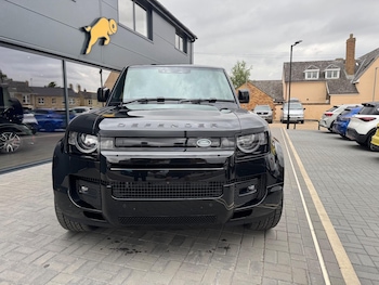 Used Land Rover Defender 90 2025 for sale - 76083710: Photo