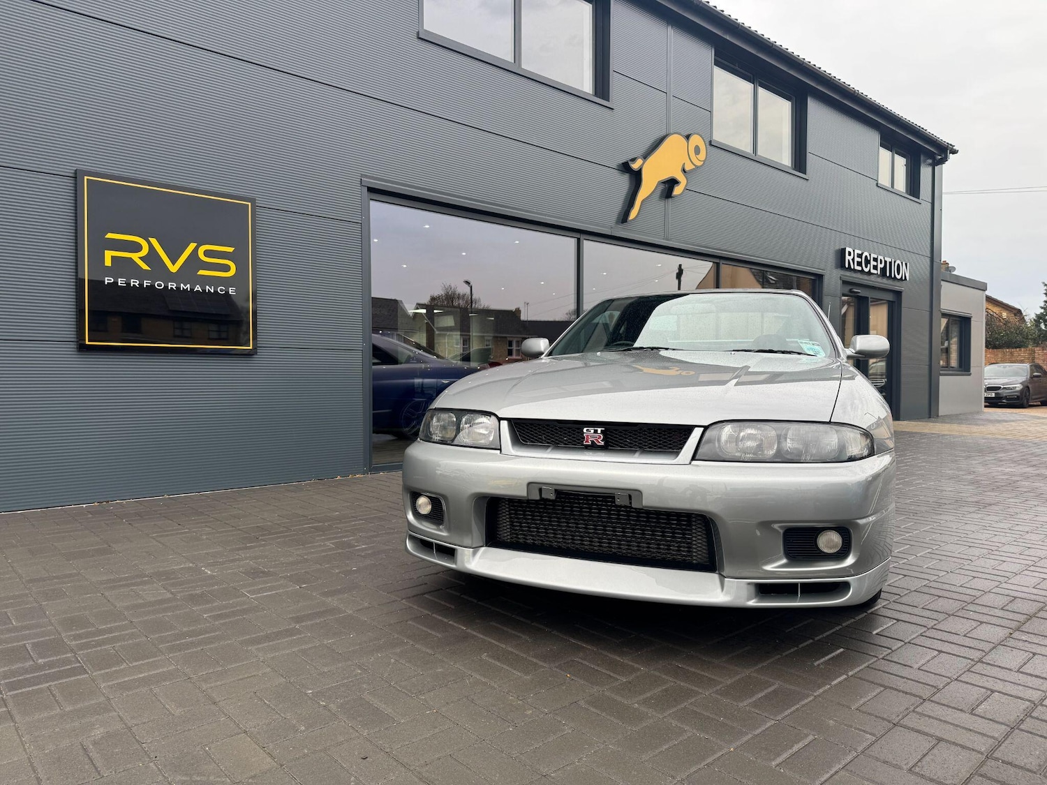 Used Nissan Skyline 2000 for sale - 76513074: Photo 2