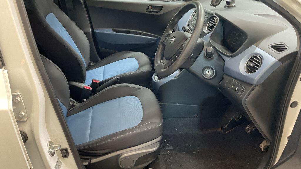 Used Hyundai i10 2014 for sale - 77215177: Photo 2