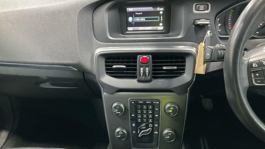 Used Volvo V40 2013 for sale - 77426104: Photo 2